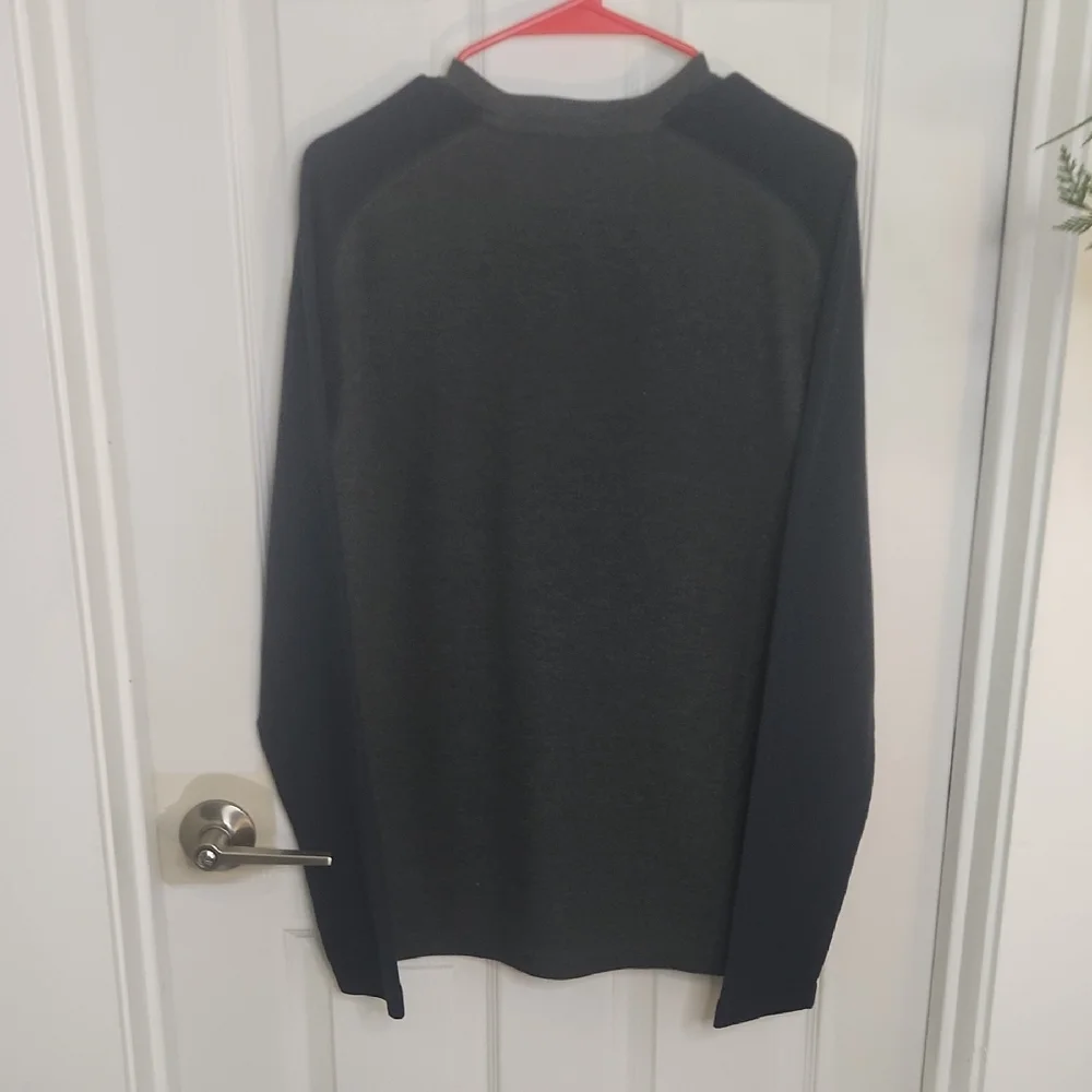 Banana Republic Charcoal Long Sleeve Top - Picture 4 of 5